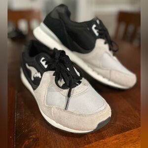 Kangaroo Sneakers 👟